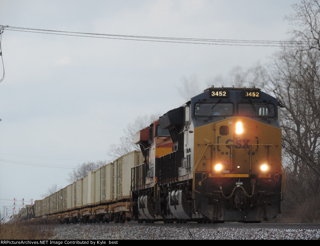 CSX 3452 on S560